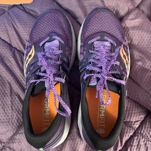 Saucony shoes only worn a few times size 12m women